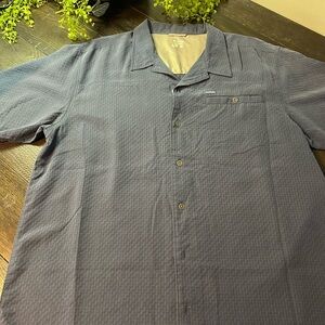 Men's Columbia Short-Sleeve Casual Button-Down Shirt in Navy
